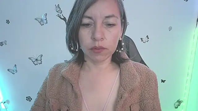 Snapshot of Lady_breaks_hearts chatting on 06-07-26, 12:09 Lady breaks hearts online show from 06-07-26, 12:09