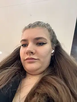 Snapshot of Holy_Tereza chatting on 04-28-26, 03:39 Holy Tereza online show from 04-28-26, 03:39