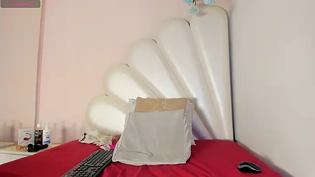 Snapshot of Lorena_Hawkins chatting on 02-19-25, 01:39 Lorena Hawkins online show from 02-19-25, 01:39