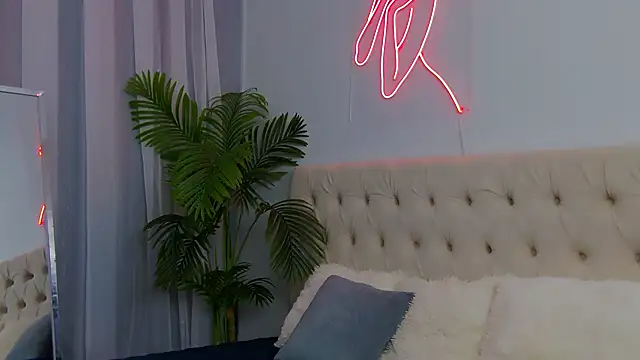 NicoleRosss online show from 05-31-26, 06:09