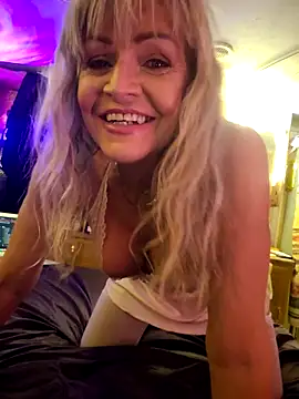 annika lately online show from 04-10-26, 03:23