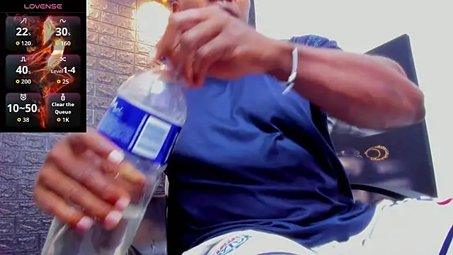 Snapshot of tommike chatting on 03-05-26, 09:55 tommike online show from 03-05-26, 09:55