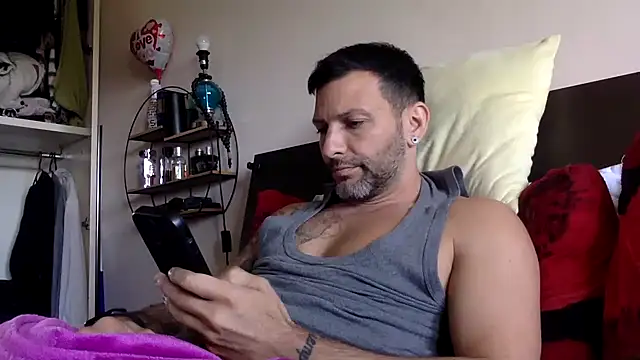 Snapshot of goroasroma90 chatting on 04-10-26, 01:16 goroasroma90 online show from 04-10-26, 01:16