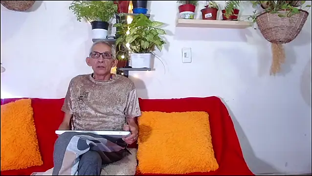 Snapshot of Leon_hot_X chatting on 06-16-26, 04:37 Leon hot X online show from 06-16-26, 04:37