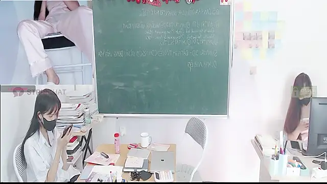 Snapshot of _Math_ chatting on 12-23-25, 02:53 Math online show from 12-23-25, 02:53