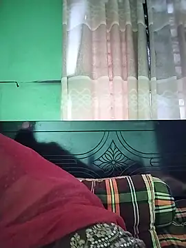 Snapshot of SimaRoy- chatting on 06-18-26, 01:17 SimaRoy- online show from 06-18-26, 01:17