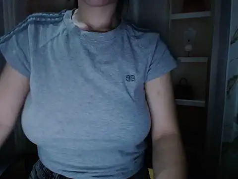 Love bug15 online show from 04-17-26, 02:20