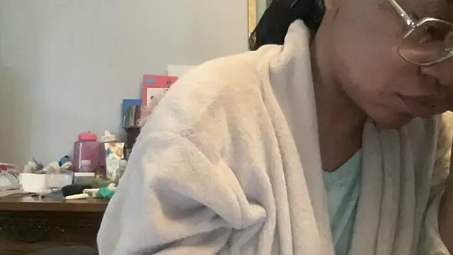 MommyConfident online show from 11-24-25, 02:39