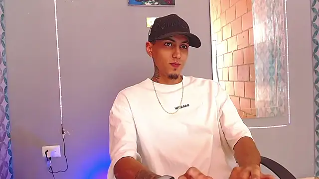 Snapshot of Liam_lee chatting on 07-10-26, 08:44 Liam lee online show from 07-10-26, 08:44