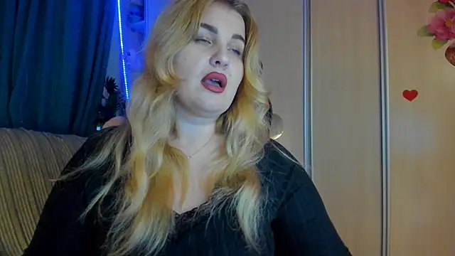 CoraSwon online show from 03-31-26, 02:17