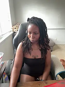 LeyaHoneybuns online show from 05-27-26, 04:04