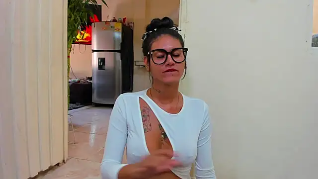 Snapshot of Samantha__latinaXXX chatting on 03-13-26, 03:51 Samantha latinaXXX online show from 03-13-26, 03:51