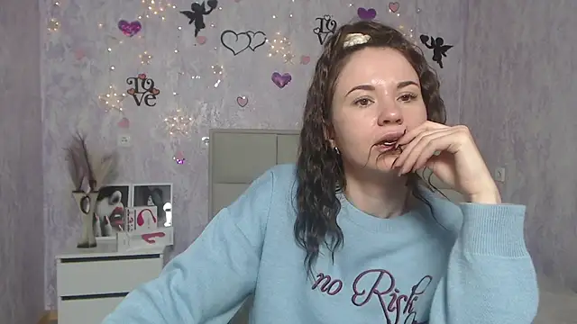 KaraCriegs online show from 03-06-25, 01:37