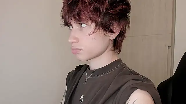 Snapshot of liamelf chatting on 02-04-26, 06:30 liamelf online show from 02-04-26, 06:30