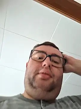 Javier bear online show from 11-10-25, 08:57