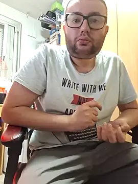 Javier bear online show from 04-15-26, 01:29