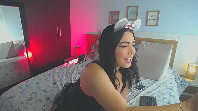 ShanonLe online show from 02-17-26, 05:08