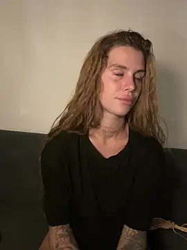 Snapshot of EmiliaCatalina chatting on 03-03-26, 12:06 EmiliaCatalina online show from 03-03-26, 12:06