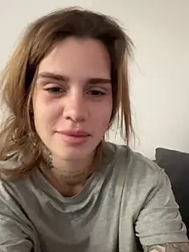 Snapshot of EmiliaCatalina chatting on 03-08-26, 04:22 EmiliaCatalina online show from 03-08-26, 04:22