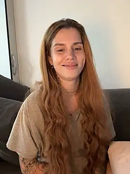 Snapshot of EmiliaCatalina chatting on 03-16-26, 08:24 EmiliaCatalina online show from 03-16-26, 08:24