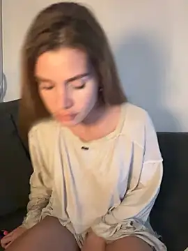 Snapshot of EmiliaCatalina chatting on 03-19-26, 11:31 EmiliaCatalina online show from 03-19-26, 11:31