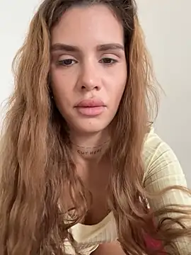 Snapshot of EmiliaCatalina chatting on 03-22-26, 06:22 EmiliaCatalina online show from 03-22-26, 06:22