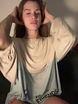 Snapshot of EmiliaCatalina chatting on 03-23-26, 11:53 EmiliaCatalina online show from 03-23-26, 11:53