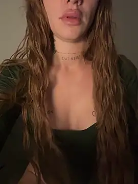 Snapshot of EmiliaCatalina chatting on 03-24-26, 11:21 EmiliaCatalina online show from 03-24-26, 11:21