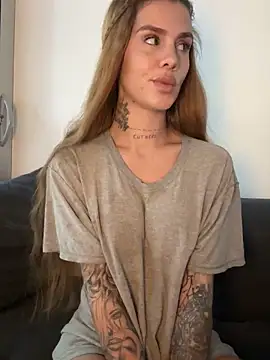 Snapshot of EmiliaCatalina chatting on 03-29-26, 06:52 EmiliaCatalina online show from 03-29-26, 06:52