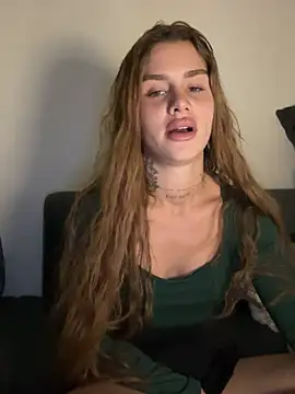 Snapshot of EmiliaCatalina chatting on 04-02-26, 11:57 EmiliaCatalina online show from 04-02-26, 11:57