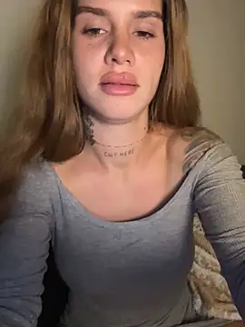 Snapshot of EmiliaCatalina chatting on 04-06-26, 11:49 EmiliaCatalina online show from 04-06-26, 11:49