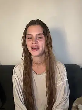 Snapshot of EmiliaCatalina chatting on 04-07-26, 09:59 EmiliaCatalina online show from 04-07-26, 09:59