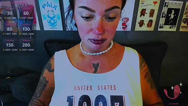 EllieOz online show from 04-18-26, 02:43