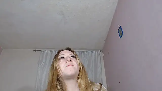 Snapshot of hazisabel chatting on 06-19-26, 02:38 hazisabel online show from 06-19-26, 02:38