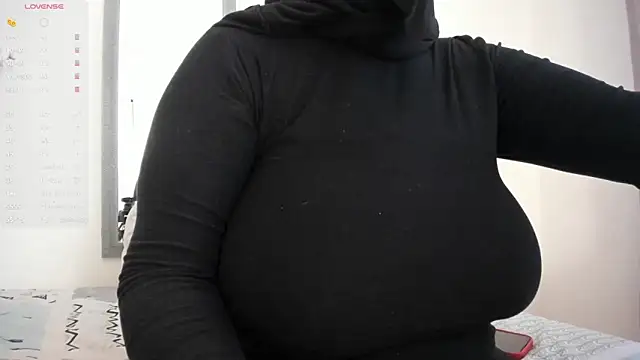 Snapshot of Amina_hafsa chatting on 03-13-26, 07:53 Amina hafsa online show from 03-13-26, 07:53