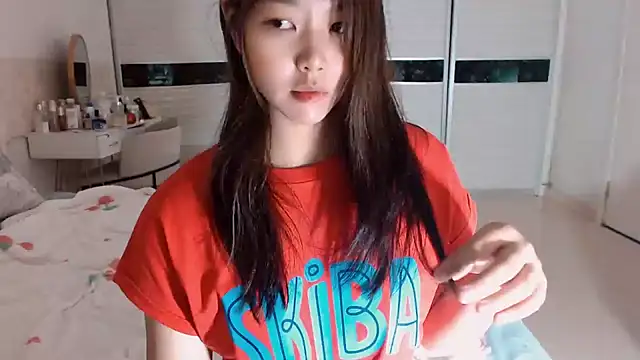 Snapshot of -Lucky_Girl chatting on 06-25-26, 12:53 -Lucky Girl online show from 06-25-26, 12:53
