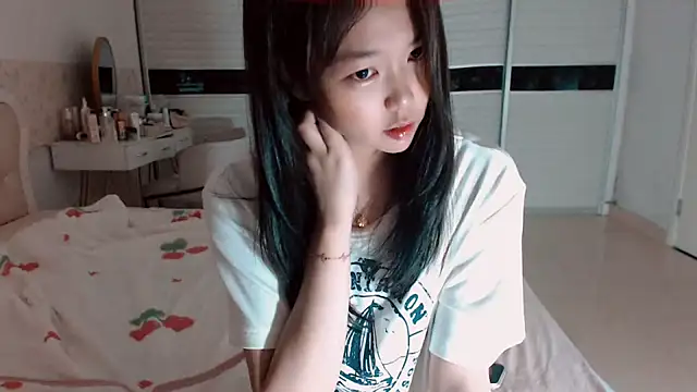 Snapshot of -Lucky_Girl chatting on 07-20-26, 01:02 -Lucky Girl online show from 07-20-26, 01:02