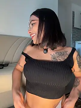 Snapshot of maykka chatting on 05-18-26, 01:06 maykka online show from 05-18-26, 01:06