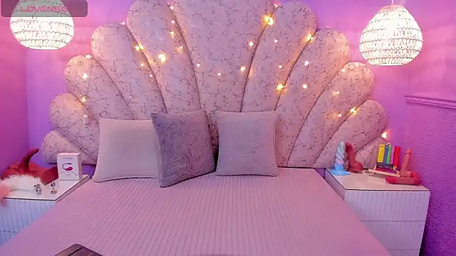 chloe watson  online show from 03-12-25, 07:38