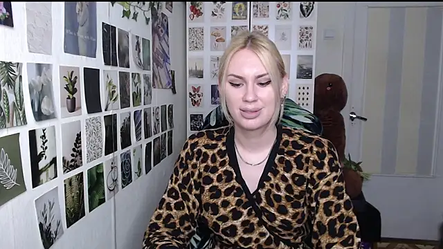 Snapshot of CapriScorpion chatting on 06-10-26, 10:14 CapriScorpion online show from 06-10-26, 10:14