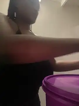 Snapshot of Bustygoddess32 chatting on 03-04-26, 04:02 Bustygoddess32 online show from 03-04-26, 04:02