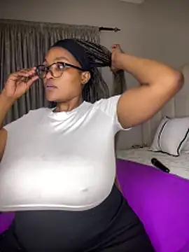 Bustygoddess32 online show from 05-21-26, 10:17