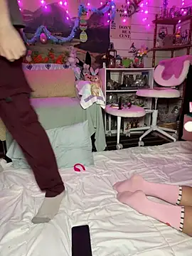 Snapshot of TrenaAnne chatting on 04-04-26, 08:28 TrenaAnne online show from 04-04-26, 08:28