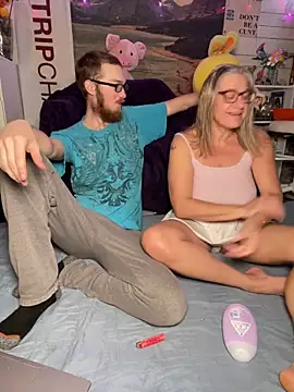 Snapshot of TrenaAnne chatting on 04-11-26, 07:29 TrenaAnne online show from 04-11-26, 07:29