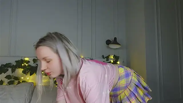 Beatrica Klein online show from 03-22-25, 05:09