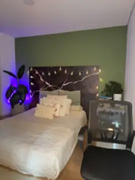 EmaSaenz online show from 04-09-26, 09:53