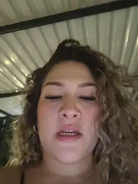 Sara smiiith211 online show from 05-27-26, 01:57