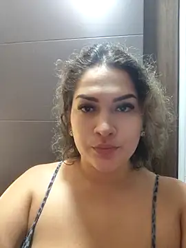 Sara smiiith211 online show from 06-13-26, 12:08
