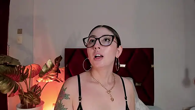 Emilywatsonn online show from 01-13-26, 09:20