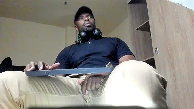Snapshot of thomas_santtos1 chatting on 07-24-26, 04:21 thomas santtos1 online show from 07-24-26, 04:21